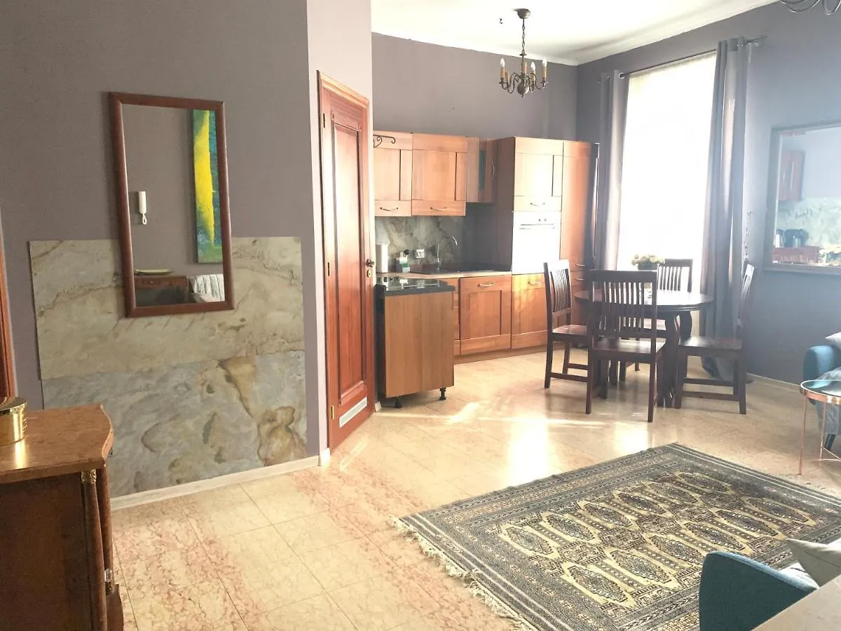 Beautiful And Charming Apartment In The Heart Of The Old Town Warsaw
