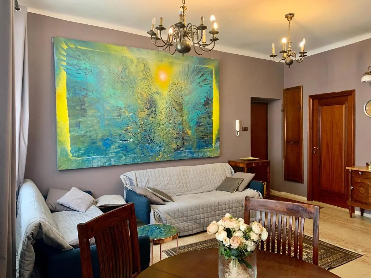 Beautiful And Charming Apartment In The Heart Of The Old Town Warsaw